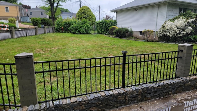1 Cheshire Ln, Yonkers, NY 10710 - view of fenced yard