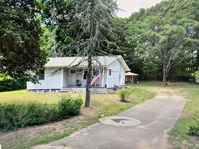 view of front of property with a front lawn and a porch