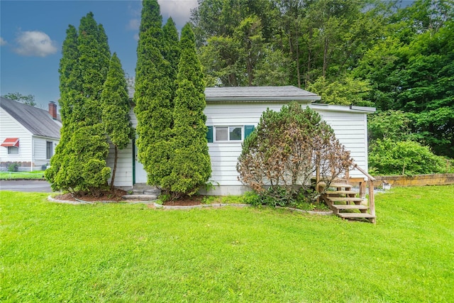 964 Pemart Ave, Peekskill, NY 10566 - view of front facade featuring a front yard