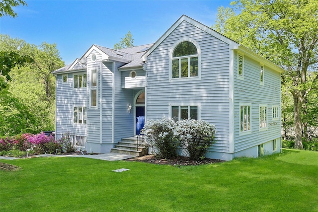 14 Cross Rd, Cortlandt Manor, NY 10567 - view of front of home featuring a front yard