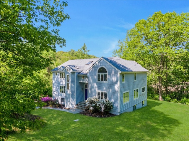 14 Cross Rd, Cortlandt Manor, NY 10567 - back of property featuring a yard