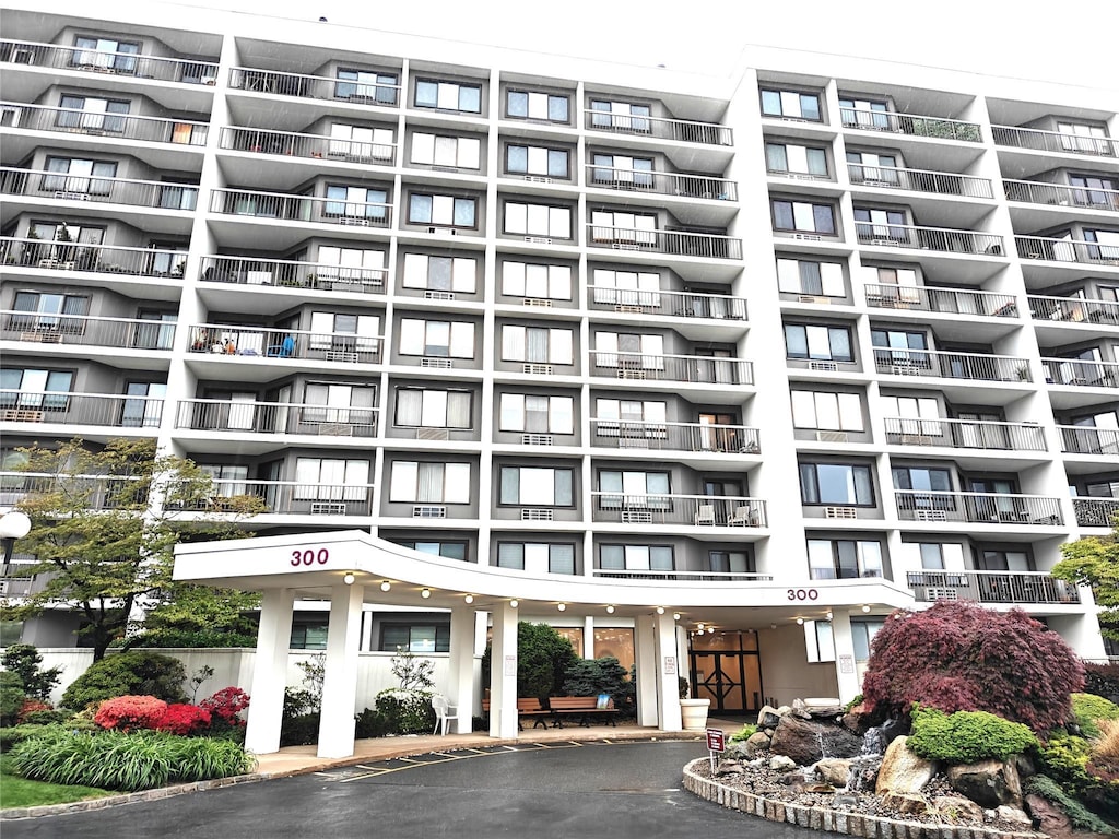 300 High Point Dr Unit 514, Hartsdale, NY 10530 - view of apartment building / complex