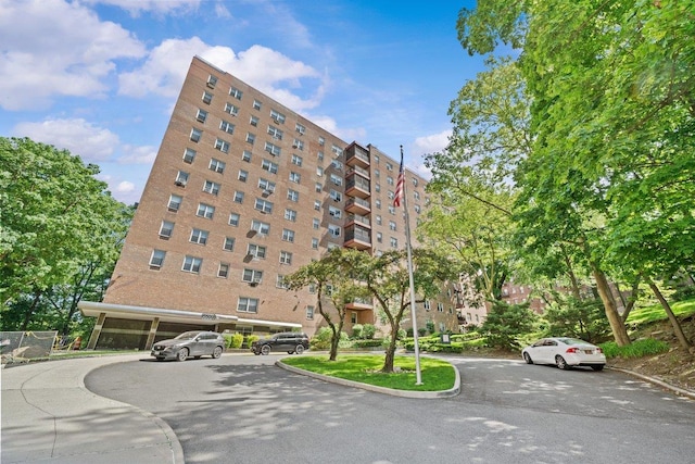 view of apartment building / complex