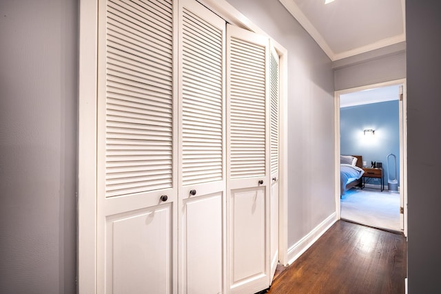 101 Old Mamaroneck Rd Unit 1B1, White Plains, NY 10605 - hall featuring dark wood-style flooring, crown molding, and baseboards