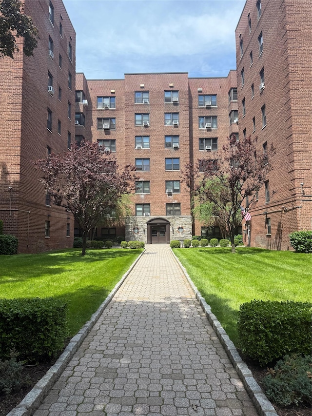 505 E Lincoln Ave Unit E302, Mount Vernon, NY 10552 - view of community with a yard
