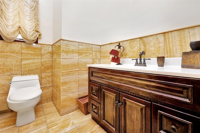 186-31 Radnor Rd, Jamaica Estates, NY 11432 - bathroom featuring tile walls, toilet, and vanity
