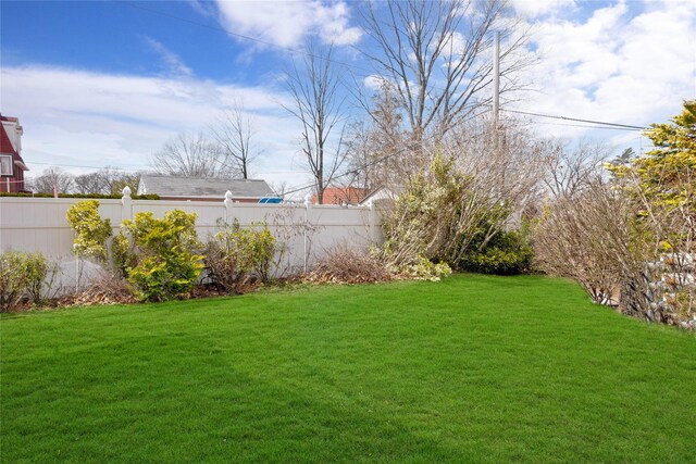 186-31 Radnor Rd, Jamaica Estates, NY 11432 - view of yard