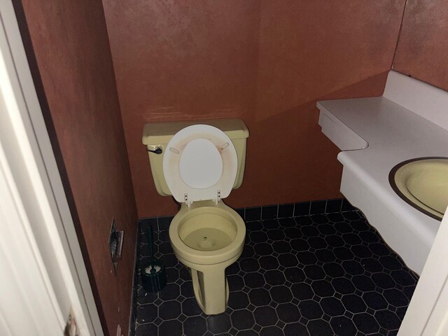 7 Beaver Dr, Locust Valley, NY 11560 - bathroom featuring toilet and a sink