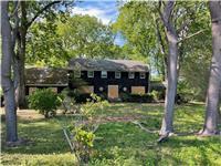 7 Beaver Dr, Locust Valley, NY 11560 - view of front of property featuring a front lawn