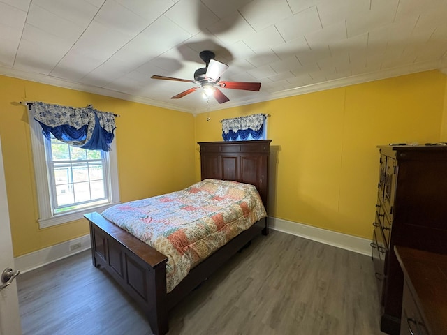 bedroom with ornamental molding, wood finished floors, ceiling fan, and baseboards