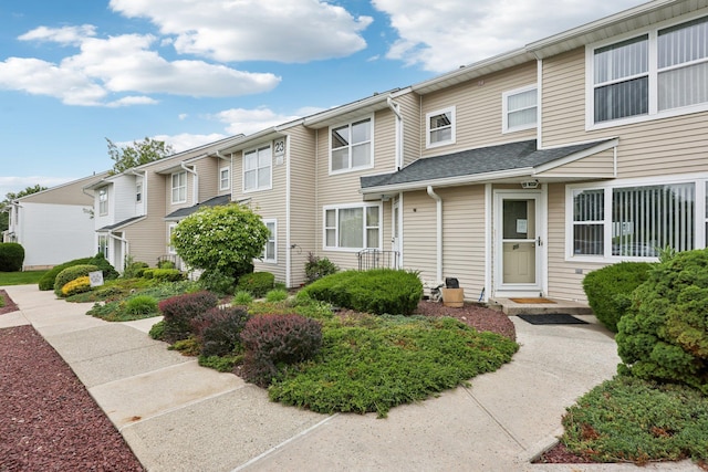 22 Knightsbridge Ct, Nanuet, NY 10954 - view of front facade with a residential view