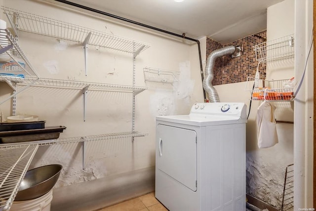 laundry area featuring washer / clothes dryer and light tile patterned floors