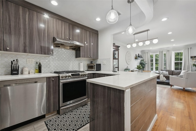 61-31 136th St, Flushing, NY 11367 - kitchen featuring stainless steel appliances, under cabinet range hood, modern cabinets, backsplash, and recessed lighting