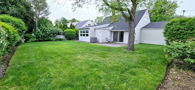 6 Arizona Ave, Syosset, NY 11791 - rear view of property featuring central air condition unit and a yard
