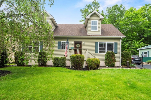3 Pine Ln, Greenwood Lake, NY 10925 - view of front facade with a front yard and a shingled roof