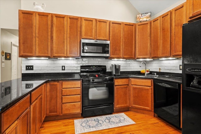 3 Pine Ln, Greenwood Lake, NY 10925 - kitchen featuring black appliances, a sink, light wood finished floors, vaulted ceiling, and backsplash