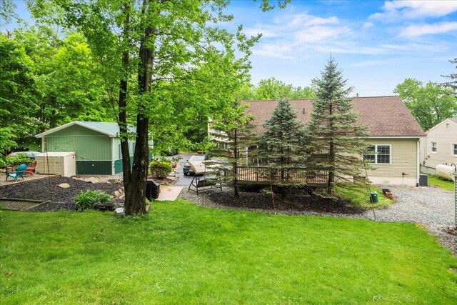3 Pine Ln, Greenwood Lake, NY 10925 - view of grassy yard featuring a deck