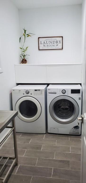 4 Coventry Ct, Wheatley Heights, NY 11798 - laundry area with washing machine and dryer