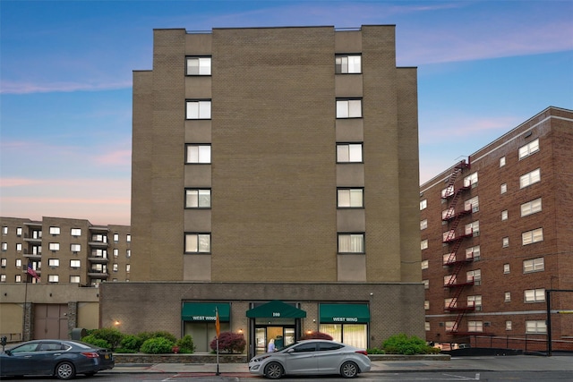 100 E Hartsdale Ave Unit Tfw, Hartsdale, NY 10530 - view of property at dusk