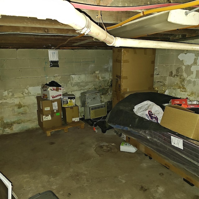 27 Coolidge Ave, Amityville, NY 11701 - view of unfinished below grade area
