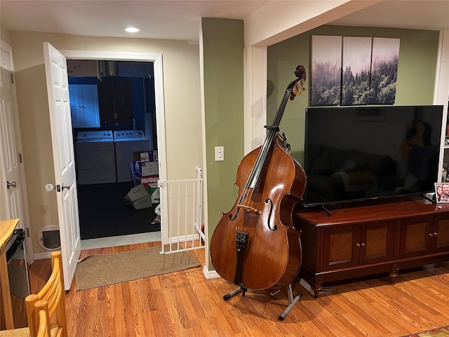 living room featuring washer and clothes dryer, light wood finished floors, and recessed lighting