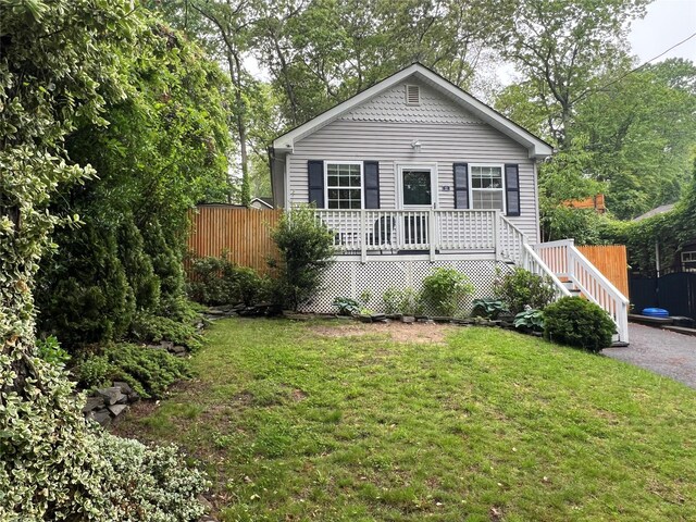 view of front of home with a front lawn