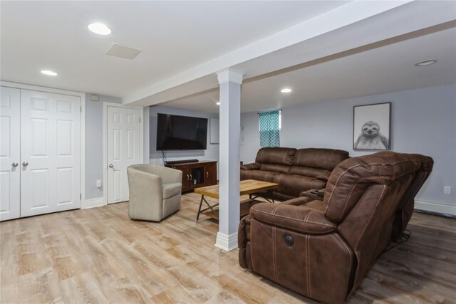 living area featuring light wood-style flooring, baseboards, and recessed lighting
