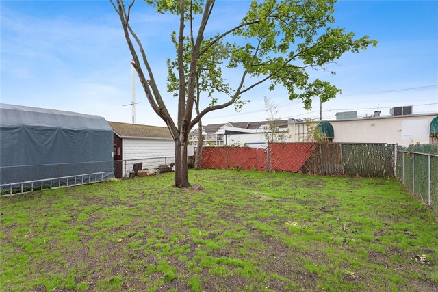 208 W Alhambra Ave, Lindenhurst, NY 11757 - view of fenced backyard