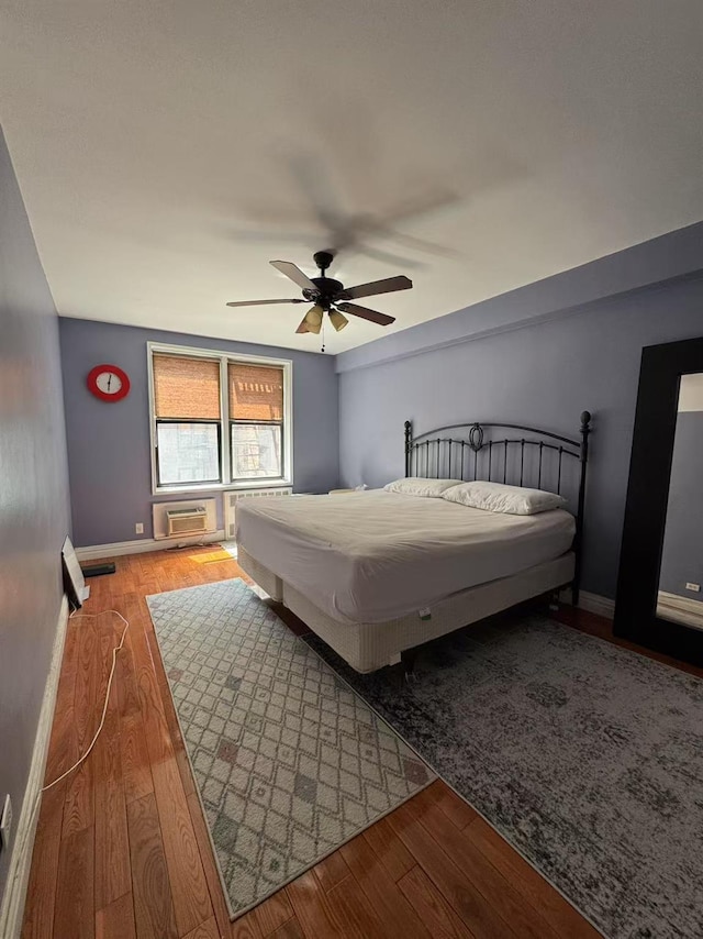 bedroom with hardwood / wood-style flooring, baseboards, and ceiling fan
