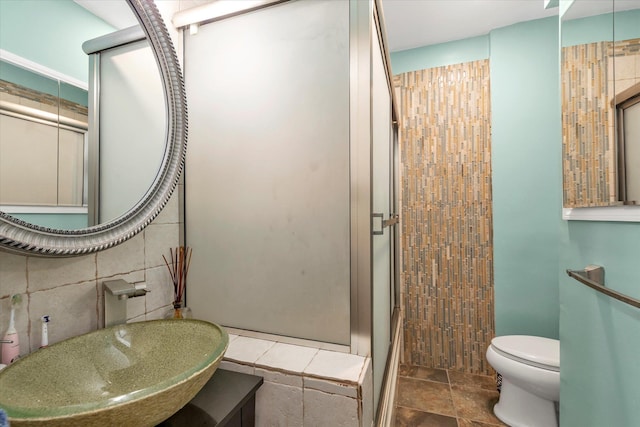 150-10 71st Ave Unit 6H, Kew Garden Hills, NY 11367 - full bath featuring a sink, toilet, a shower with door, and stone finish floors