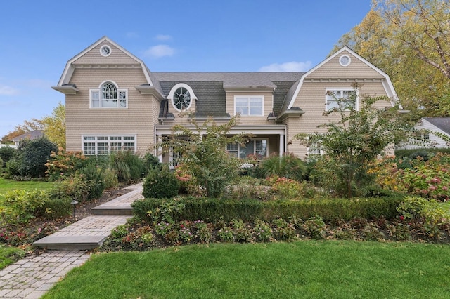 4 Warton Pl, Garden City, NY 11530 - shingle-style home featuring a gambrel roof, a shingled roof, and a front lawn