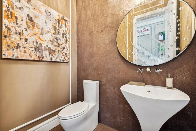 4 Warton Pl, Garden City, NY 11530 - bathroom with toilet and a sink