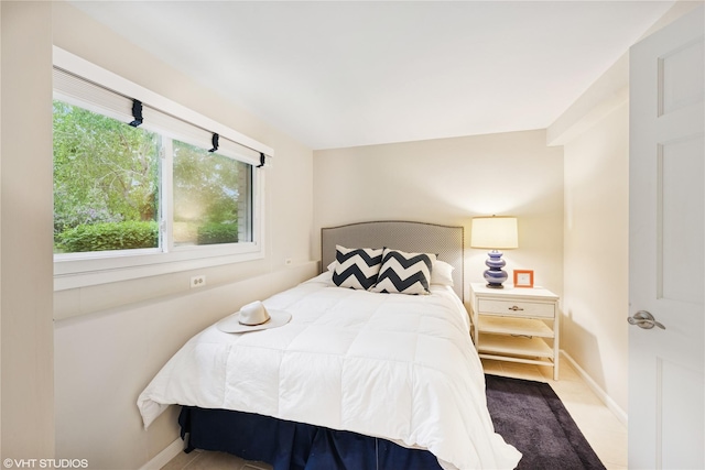 475 Lilac Ln, Cutchogue, NY 11935 - bedroom featuring baseboards