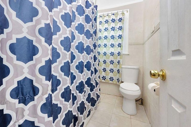 118-22 202nd St, Saint Albans, NY 11412 - full bathroom with toilet, tile patterned flooring, and a shower with curtain
