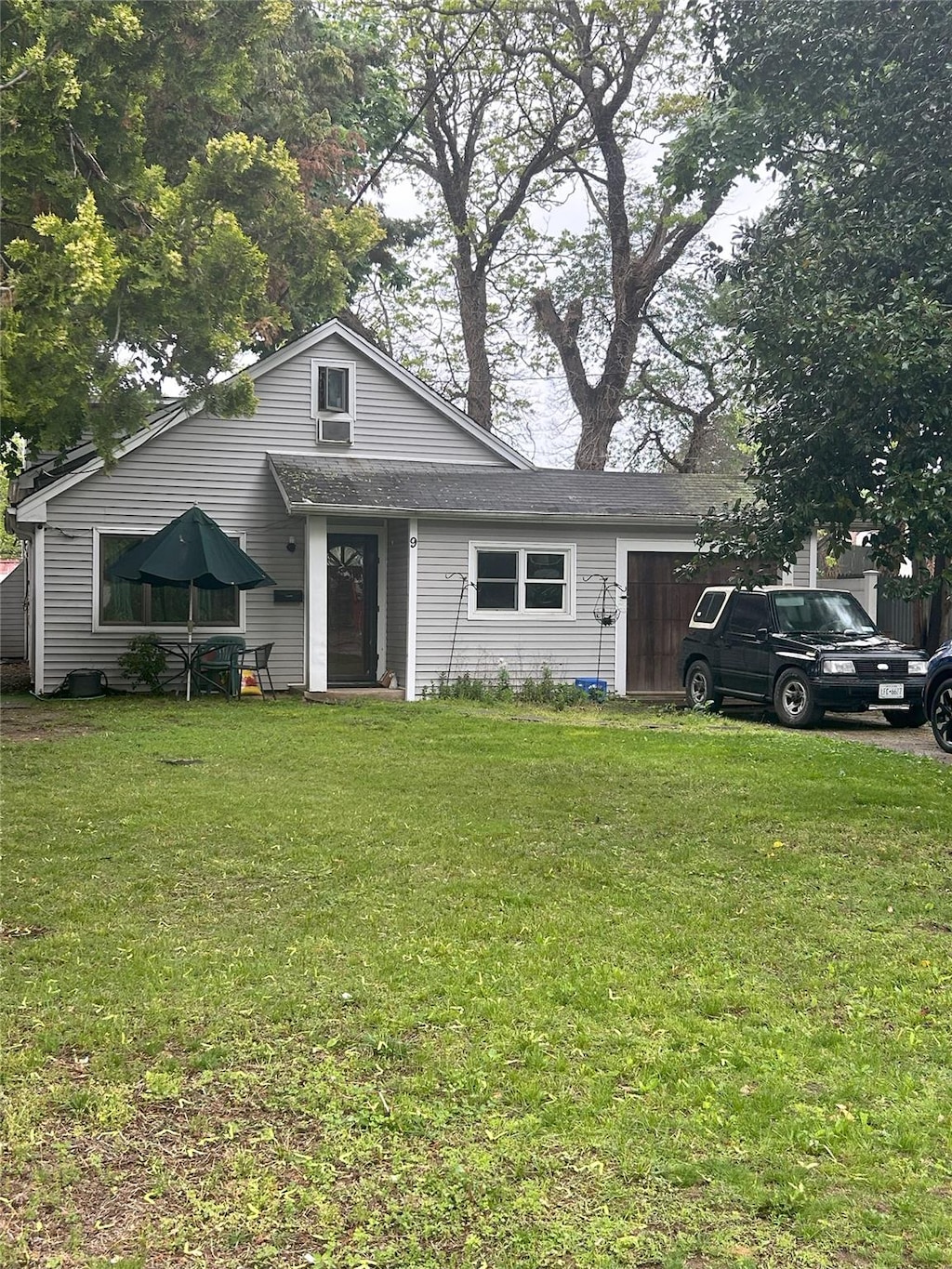 9 Sprucewood Rd, West Babylon, NY 11704 - bungalow-style home featuring a front lawn and a garage