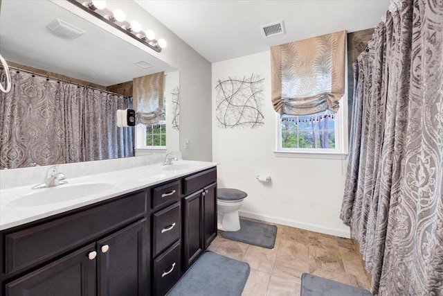 26 Kyleigh Way, Middletown, NY 10940 - full bathroom featuring double vanity, toilet, baseboards, and curtained shower