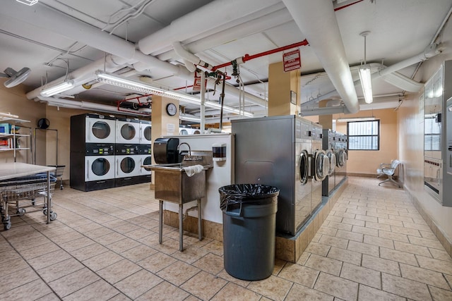 kitchen with stacked washer / dryer and independent washer and dryer