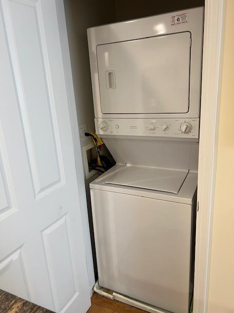 1105 Round Pointe Dr, Haverstraw, NY 10927 - laundry area featuring stacked washer / dryer