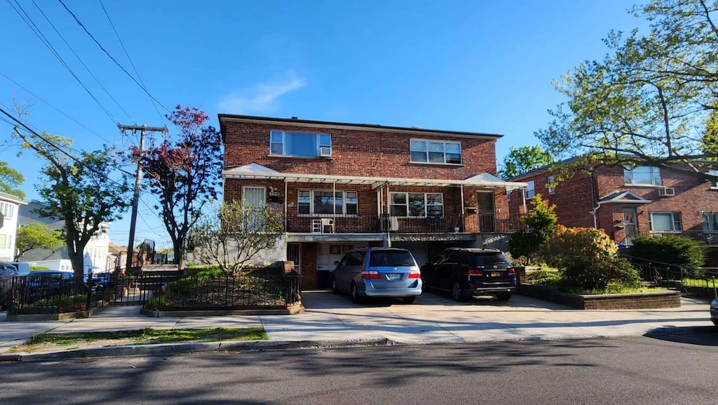 view of front facade with brick siding and driveway