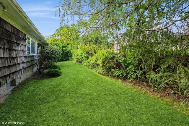 7 Ivy Ln, Lawrence, NY 11559 - view of green lawn