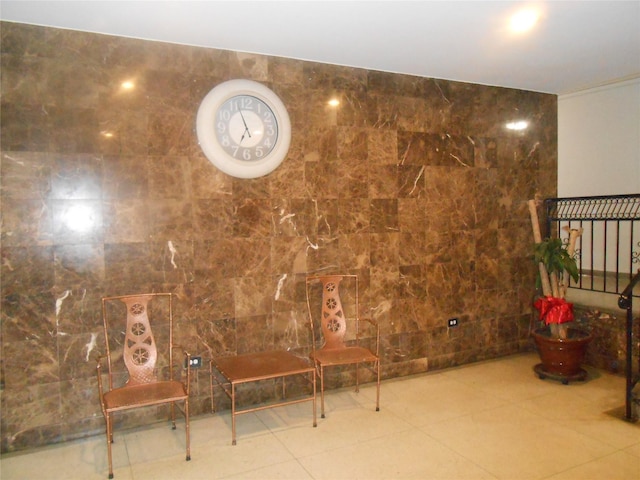 131-11KEWGARDENS Kew Gardens Rd Unit 4D, Richmond Hill, NY 11418 - common area with tile walls