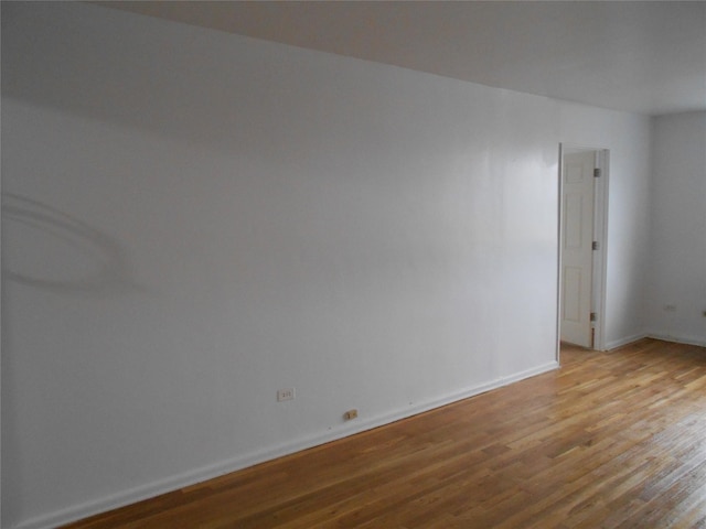 131-11KEWGARDENS Kew Gardens Rd Unit 4D, Richmond Hill, NY 11418 - unfurnished room with wood finished floors and baseboards
