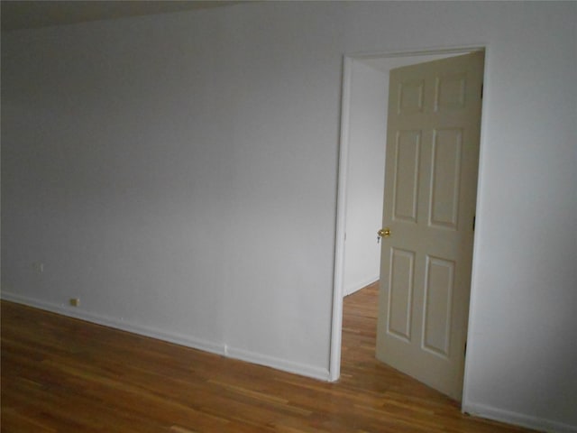 131-11KEWGARDENS Kew Gardens Rd Unit 4D, Richmond Hill, NY 11418 - unfurnished room featuring wood finished floors and baseboards