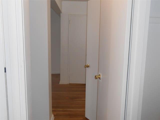 131-11KEWGARDENS Kew Gardens Rd Unit 4D, Richmond Hill, NY 11418 - corridor with wood finished floors
