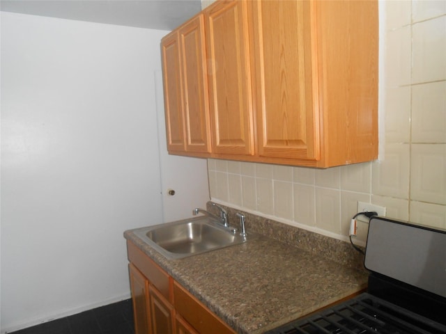 131-11KEWGARDENS Kew Gardens Rd Unit 4D, Richmond Hill, NY 11418 - kitchen featuring a sink, stainless steel range with gas stovetop, decorative backsplash, dark countertops, and dark tile patterned floors