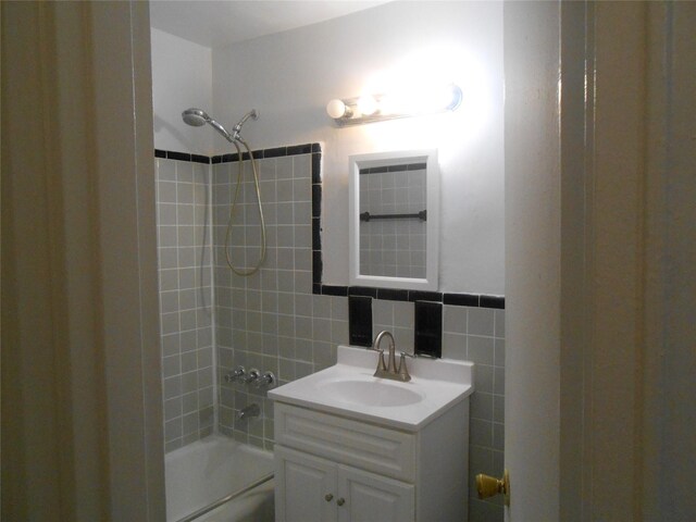131-11KEWGARDENS Kew Gardens Rd Unit 4D, Richmond Hill, NY 11418 - bathroom featuring tile walls, shower / bath combination, and vanity