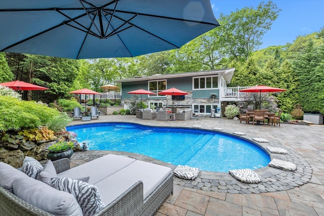 7 Tuxedo Dr, Melville, NY 11747 - swimming pool with an outdoor living space, outdoor dining space, and a patio area