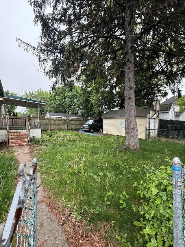 114-02 208th St, Saint Albans, NY 11411 - view of yard featuring fence