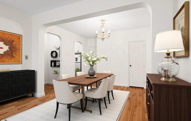 67-71 Yellowstone Blvd Unit 3-L, Forest Hills, NY 11375 - dining space featuring light wood-style floors, a chandelier, crown molding, and arched walkways