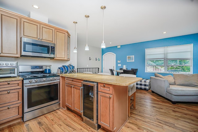 kitchen featuring stainless steel appliances, beverage cooler, a peninsula, light wood finished floors, and recessed lighting